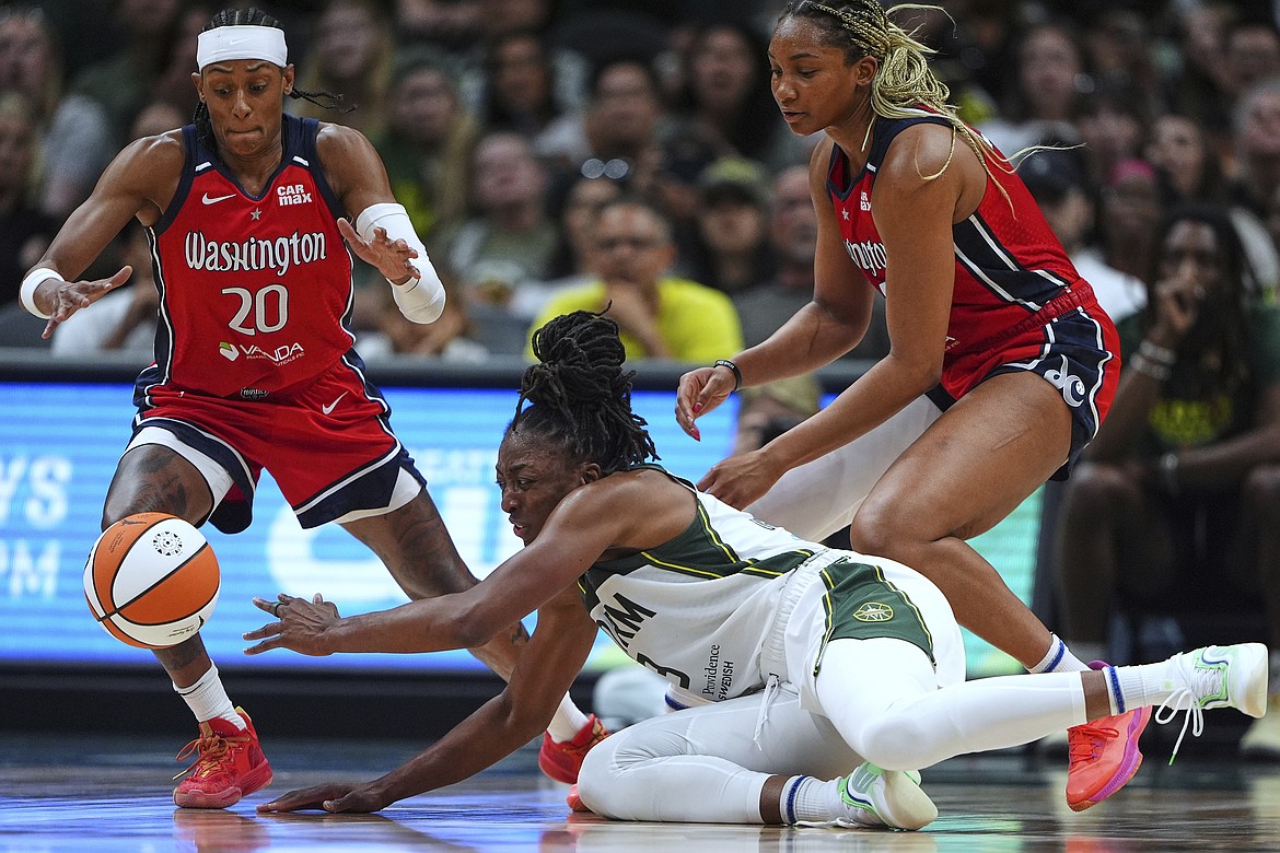 Nneka Ogwumike, Brittney Sykes and Kiki Iriafen