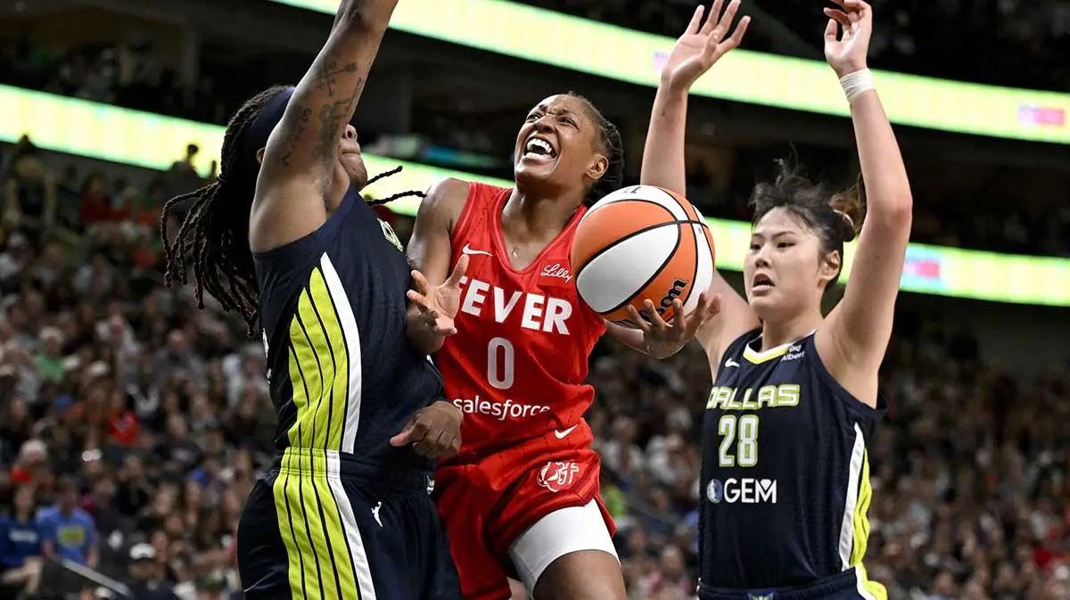 Kelsey Mitchell and Li Yueru