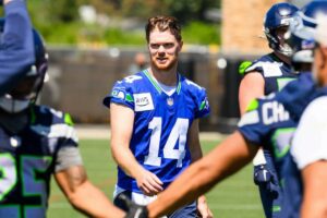 Sam Darnold gets the start tonight for the Seahawks - Chiefs Seahawks Picks
