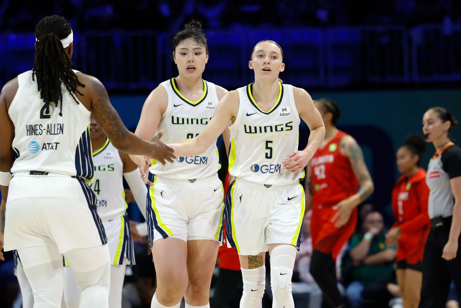 Paige Bueckers and Arike Ogunbowale