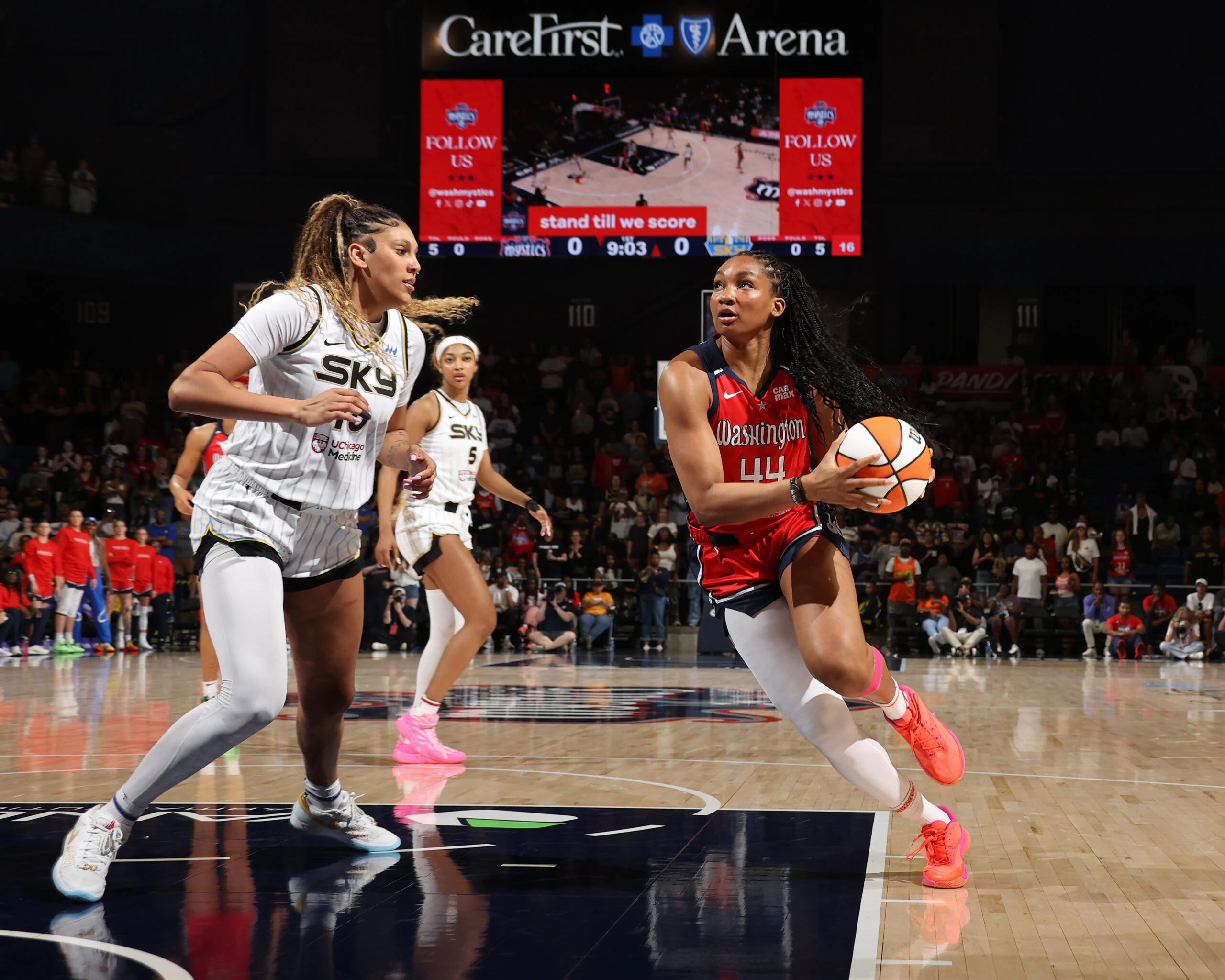 Kamilla Cardoso and Kiki Iriafen