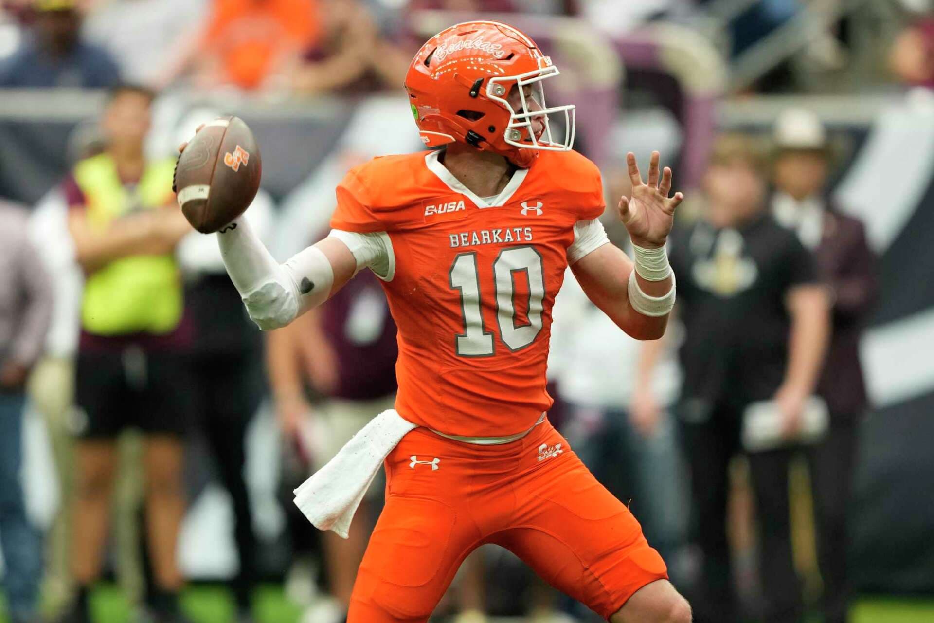 Hunter Watson led the Bearkats to a 10 win season last year - Sam Houston Western Kentucky Picks