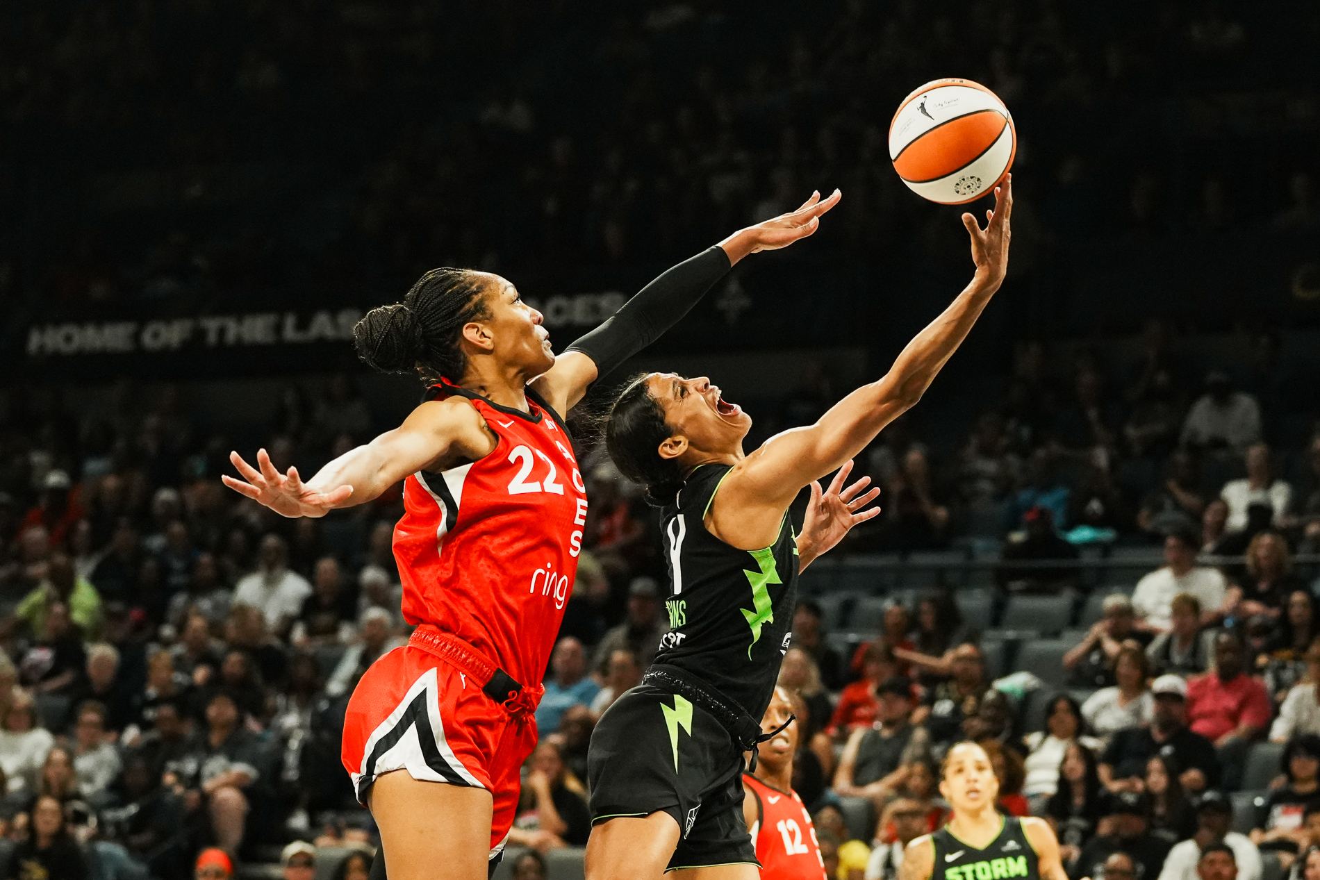 A'ja Wilson and Skylar Diggins