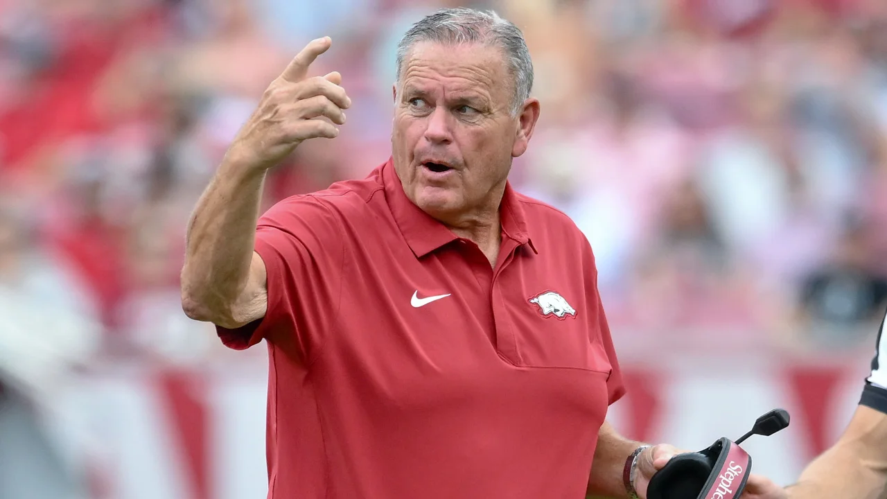 Arkansas hosts the Fighting Irish this weekend in Fayetteville - Notre Dame Arkansas Picks