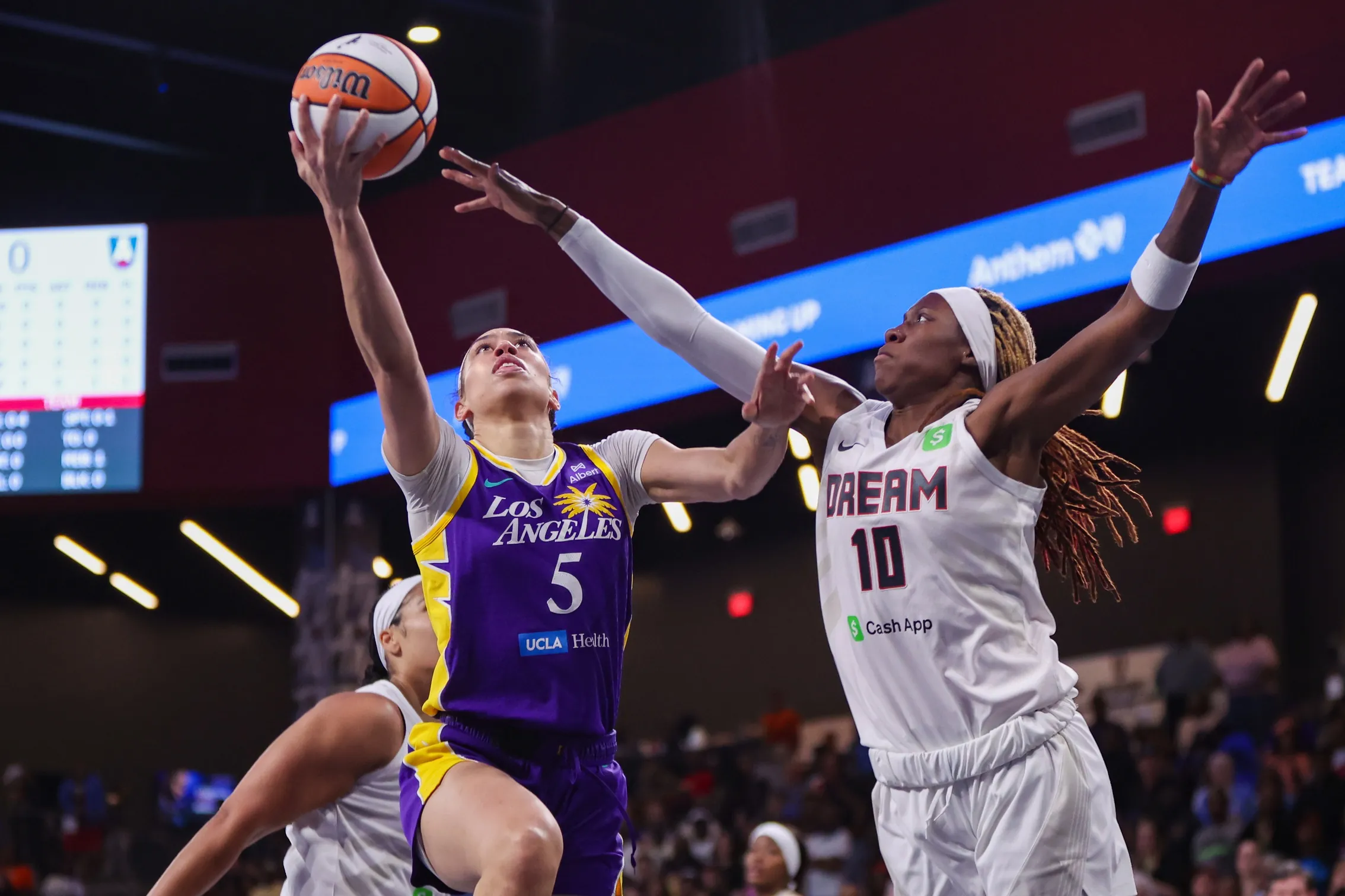 Kelsey Plum and Rhyne Howard