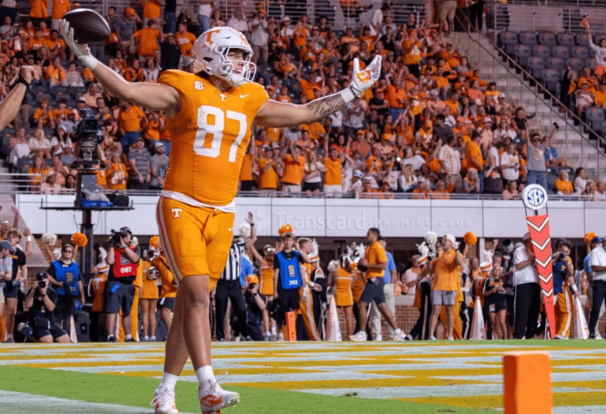Miles Kitselman gets all of the TE targets for Tennessee - Tennessee Alabama Picks