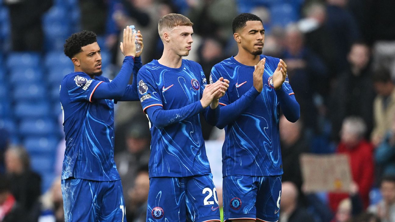 Cole Palmer and teammates