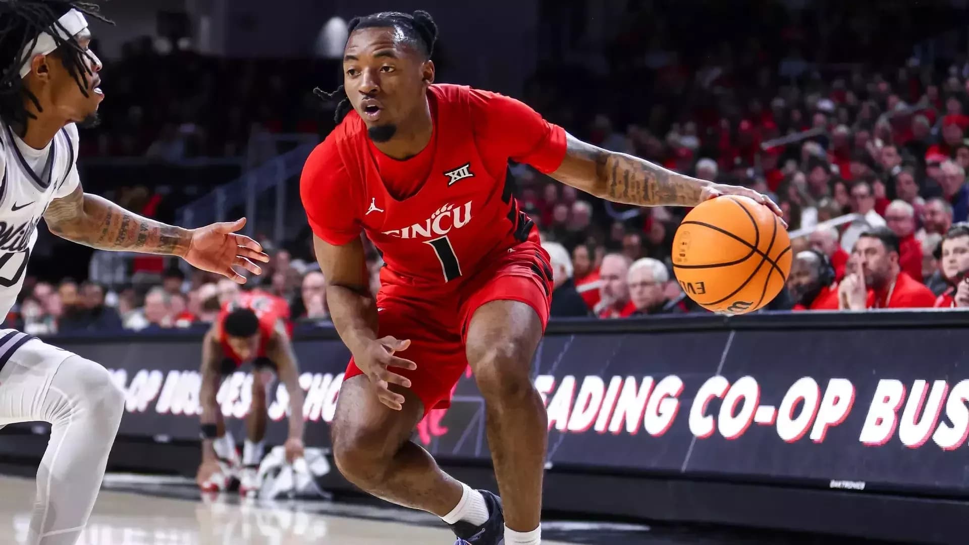 Day Day Thomas puts up 12.3 points, 3.5 boards and 4.5 assists per game - NCAA Basketball Picks