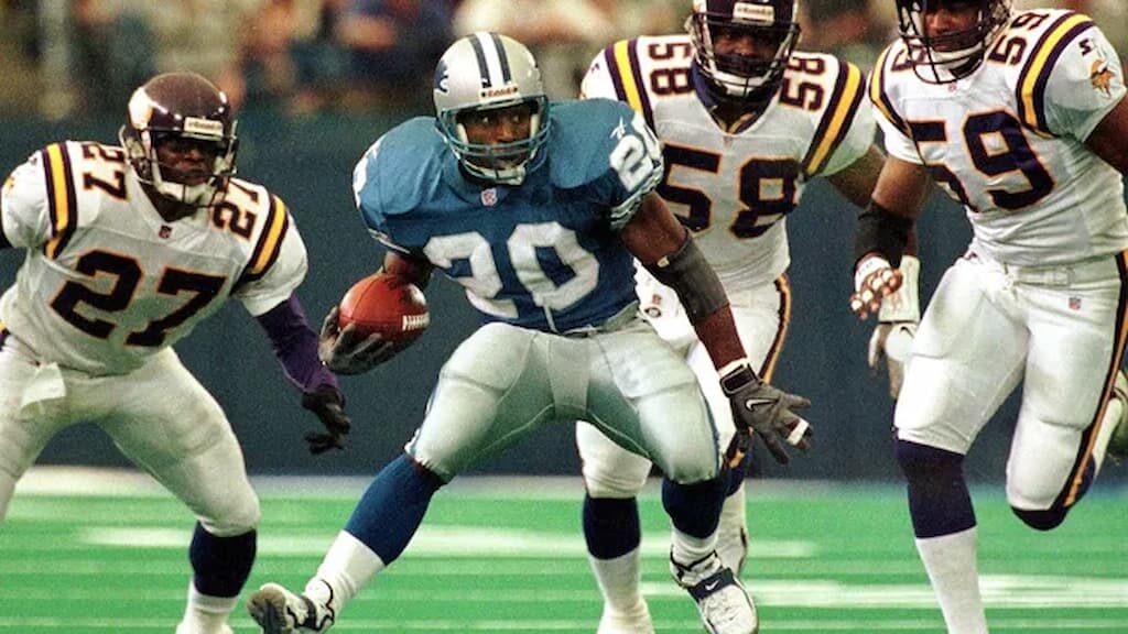 Barry Sanders (#20, center), a Hall of Fame running back for the Detroit Lions