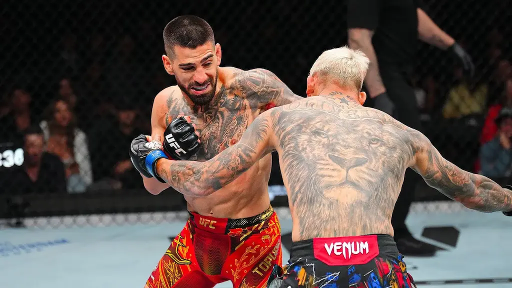 Ilia Topuria vs Charles Oliveira 2025